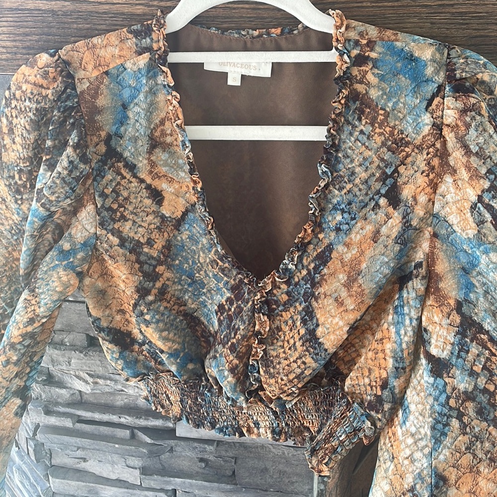 Olivaceous blouse.
